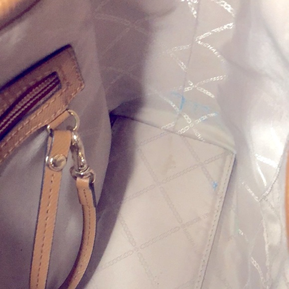 MICHAEL KORS light brown MADDIE lap top tote. - Picture 10 of 16